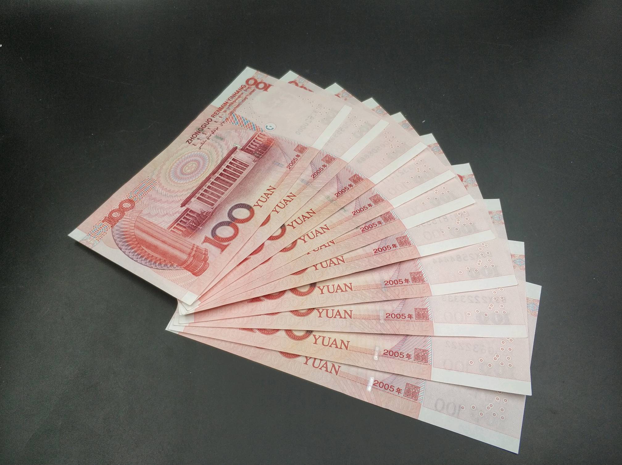 100元纸币的首发币报价22000元，就是这个年份，你能找到吗？