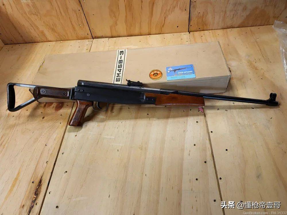 俄军缴获中国81版气枪？还有百年汤姆逊冲锋枪、莫辛纳甘